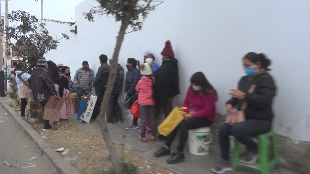 Trujillo: caos y desorden por colas en local de venta de alimentos para aves
