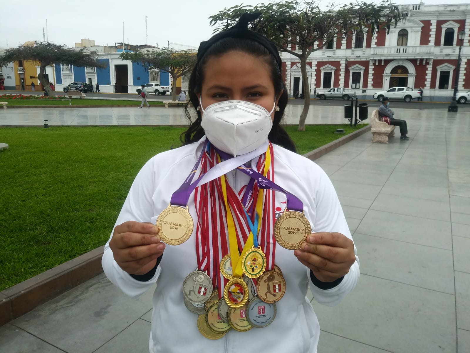 Poroto: adolescente pide apoyo para continuar su carrera de deportista en levantamiento de pesas 