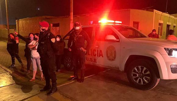 Detienen a dos regidores de Santiago de Cao cuando estaban celebrando 