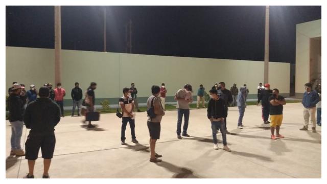 Medio centenar de personas son detenidas dentro de una gallera en Paiján