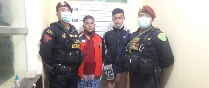 Florencia de Mora: Policía detiene a dos raqueteros cuando asaltaban en un bus