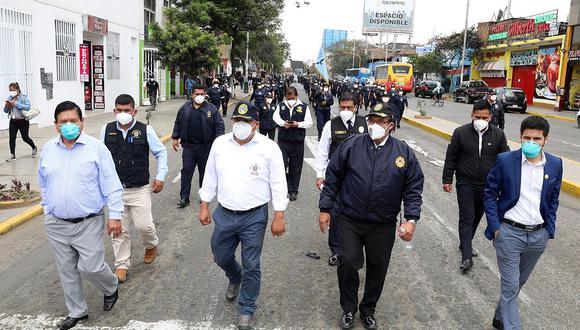 Serenos desalojan a ambulantes apostados en exteriores del ex mercado Mayorista