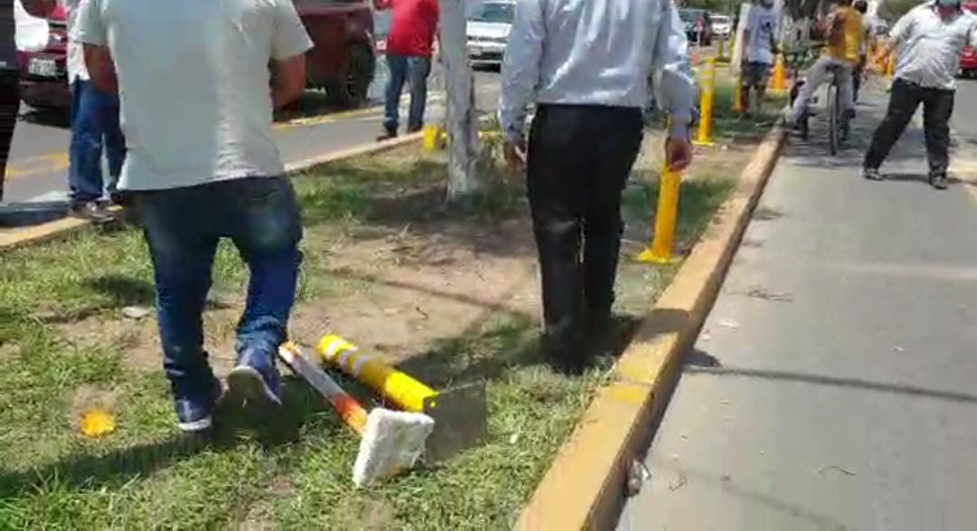 Trujillo: conductores retiran bolardos instalados para asegurar ciclovía para ciclistas