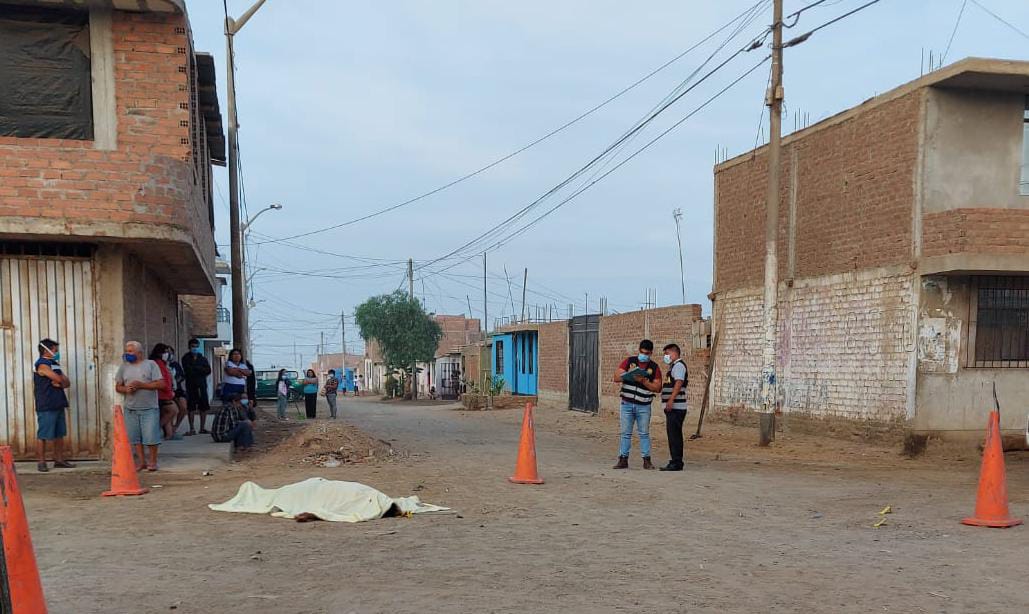 Asesinan a balazos a albañil, afuera de su vivienda en El Milagro