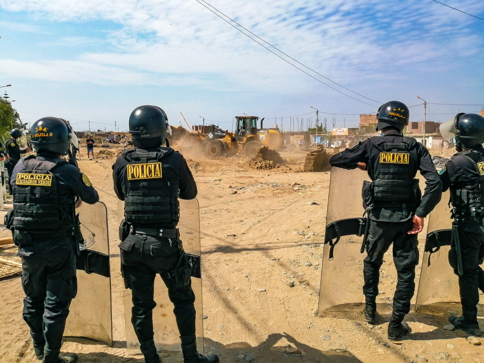 Huanchaco: desalojan a 25 familias de terreno destinado para la construcción de un colegio 