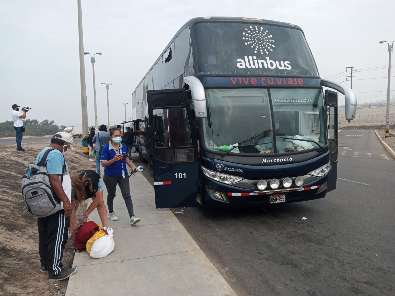 Trujillo: más de 50 pasajeros quedaron varados en la Panamericana Norte por falla mecánica en bus