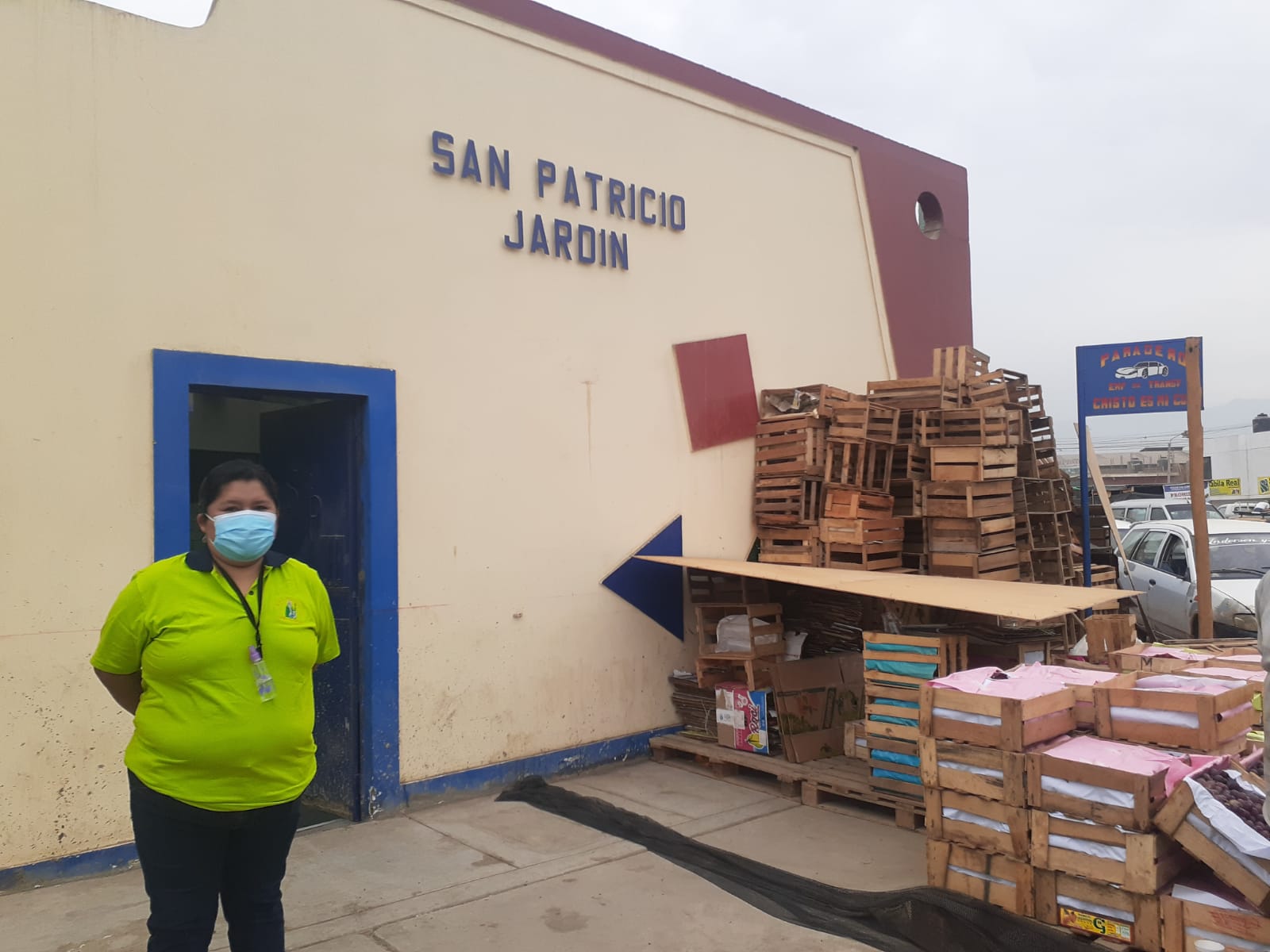 Comercio ambulatorio invade fachada de jardín de niños en Florencia de Mora