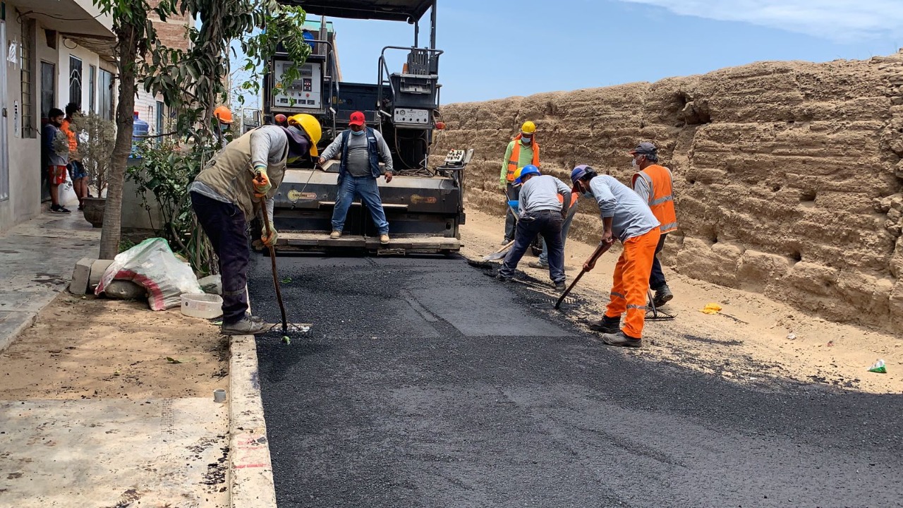 Dan mantenimiento a principales calles y avenidas de Laredo