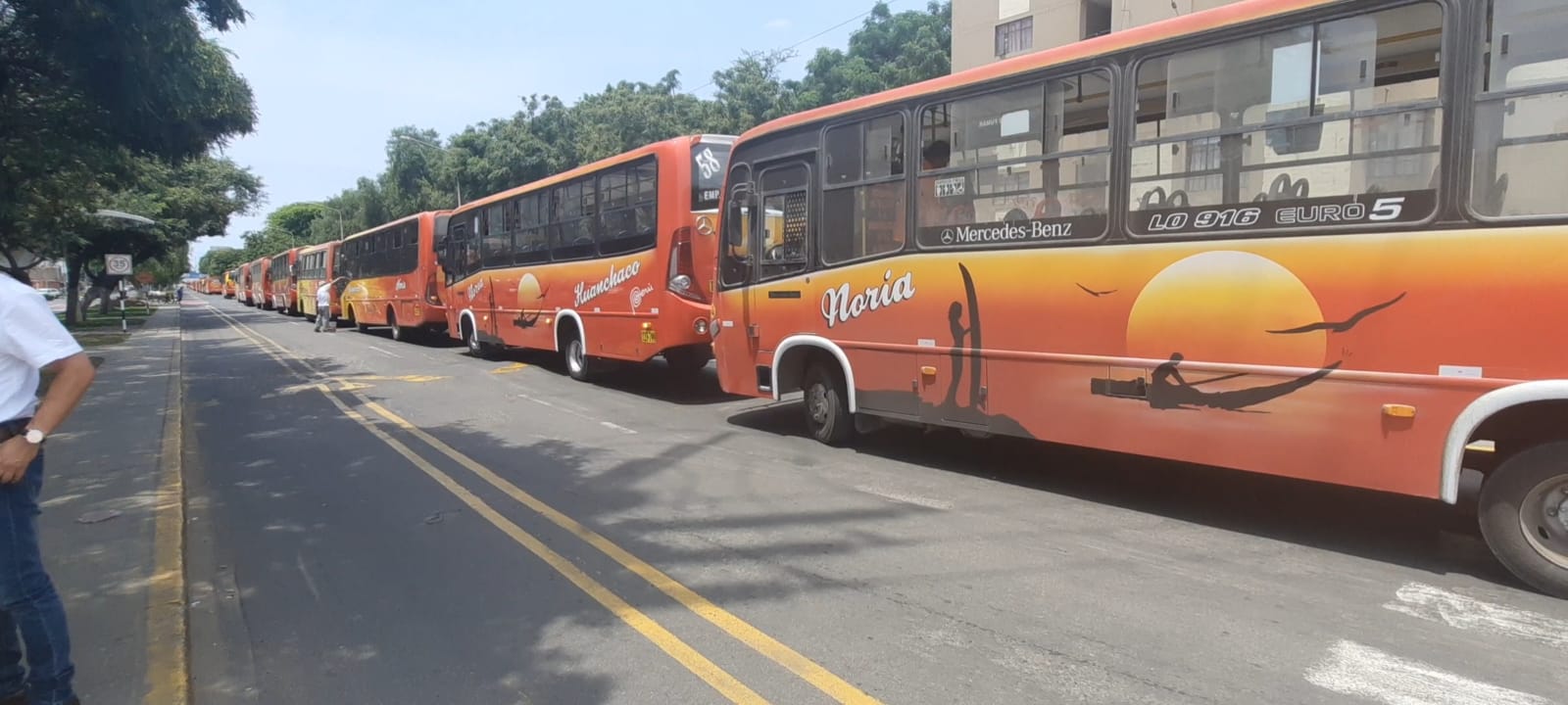 Trujillo: 600 micros se movilizaron a favor de paro de transportistas