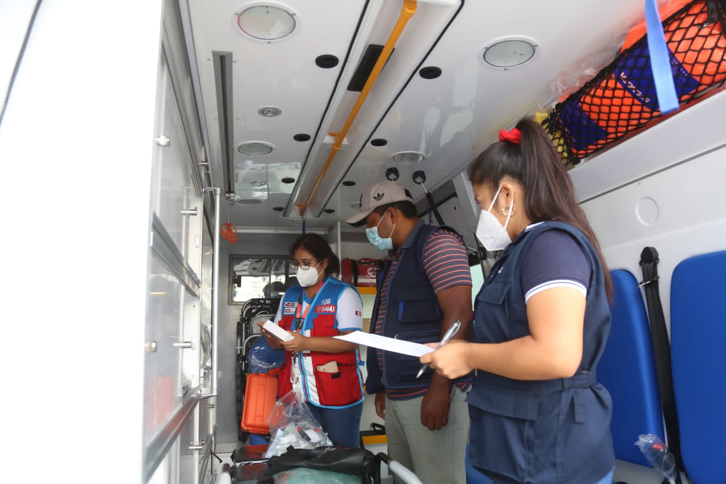 Tras varias protestas, región entrega ambulancia y balones de oxígeno a Red de Salud en Ascope
