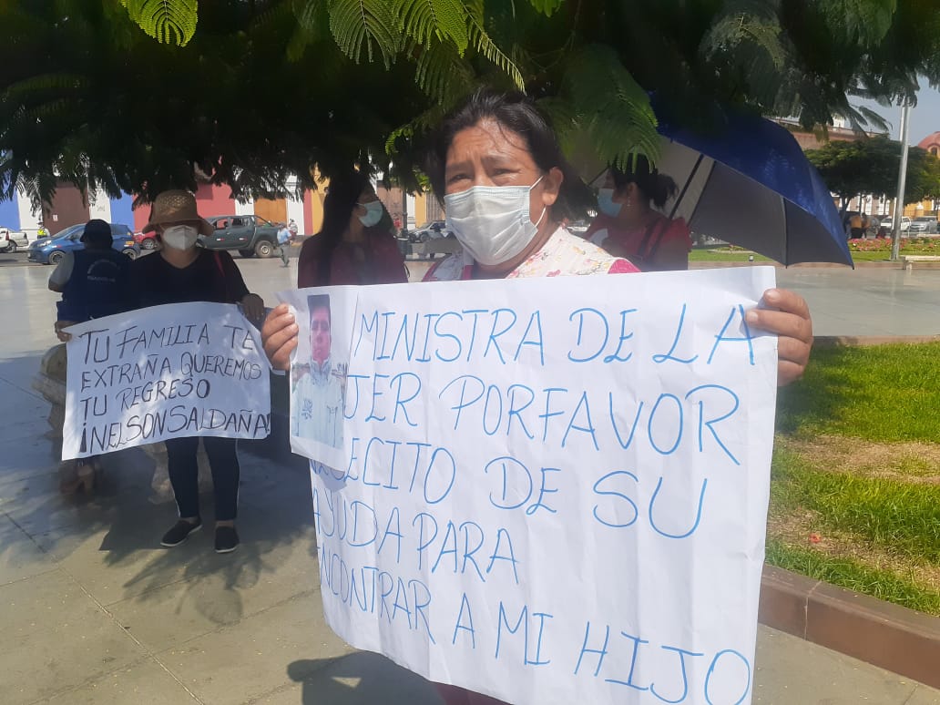 Trujillo: madre busca desesperadamente a su hijo que se perdió  hace medio año