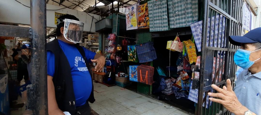 Trujillo: fiscalizan uso de protector facial en la entrada de mercados