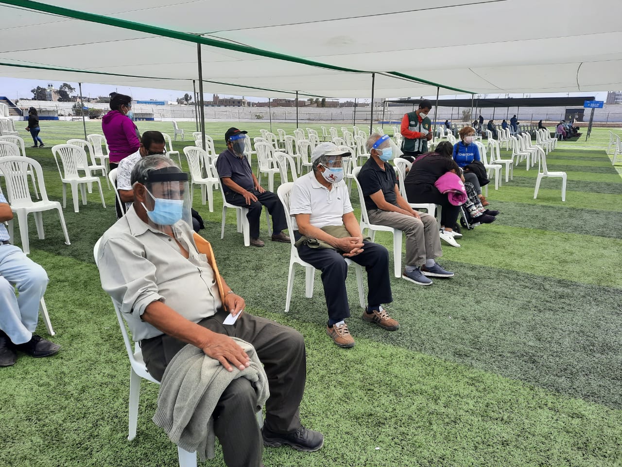 Confusión en distrito La Esperanza por convocatoria equivocada a mayores de 70 años