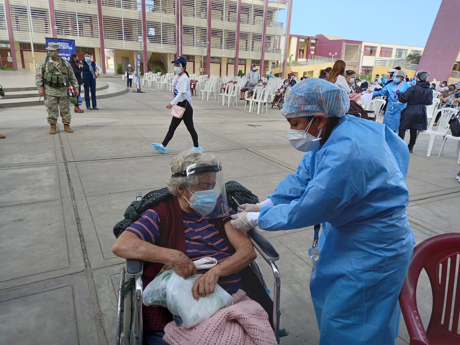 Comenzó vacunación a mayores de 80 años en el distrito de Trujillo