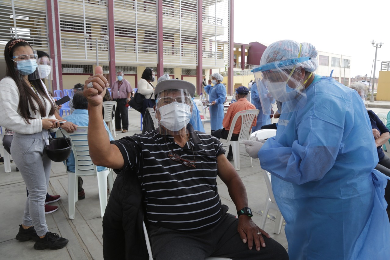Trujillo: a partir de mañana vacunarán a adultos de 63 y 64 años en Trujillo 