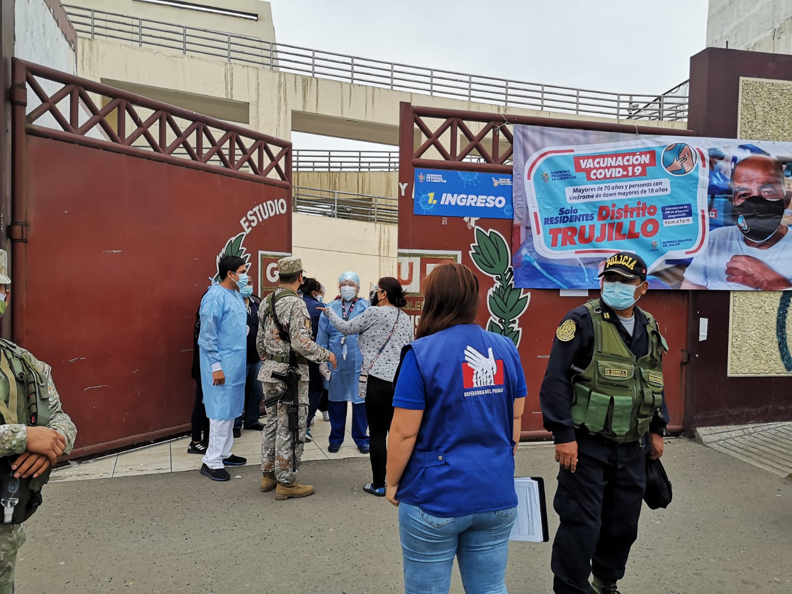 Quejas durante la vacunación porque Geresa no quiso vacunar a personas que no tienen a Trujillo como residencia en el DNI