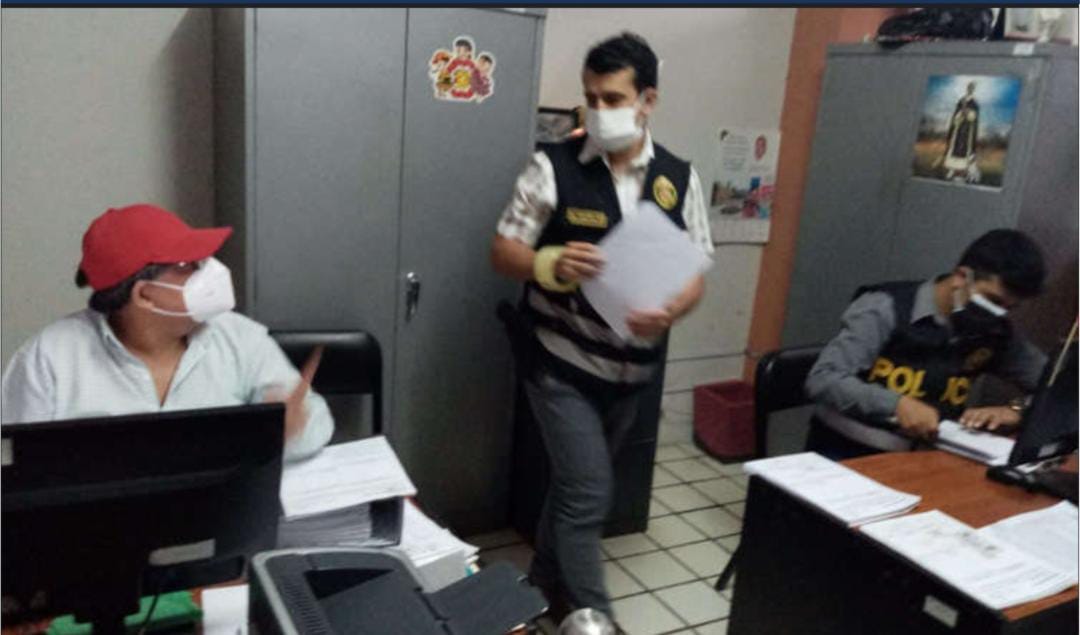 Detienen a funcionarios de Chocope por exigir coima a empresa constructora