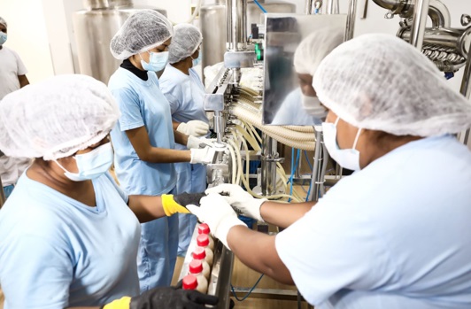 Titular del Midis supervisó producción de alimentos para desayunos escolares