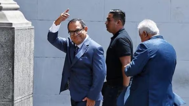 Ex premier Otárola llegó a Palacio para reunión con presidenta Dina Boluarte
