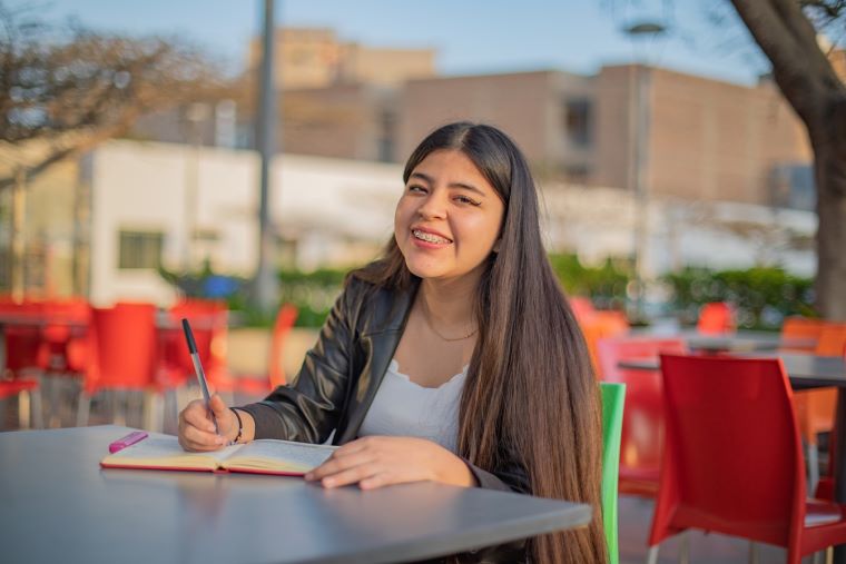 OEA ofrece becas a estudiantes de pregrado, posgrado y mentorías profesionales 