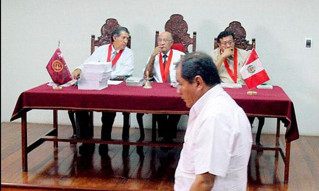 Pobladores acusan a ex alcalde Quesquén de crimen contra Joel Quiroz 