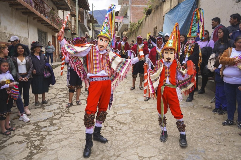 Entregan declaratoria de patrimonio cultural a danza liberteña Los Waris de Chillia
